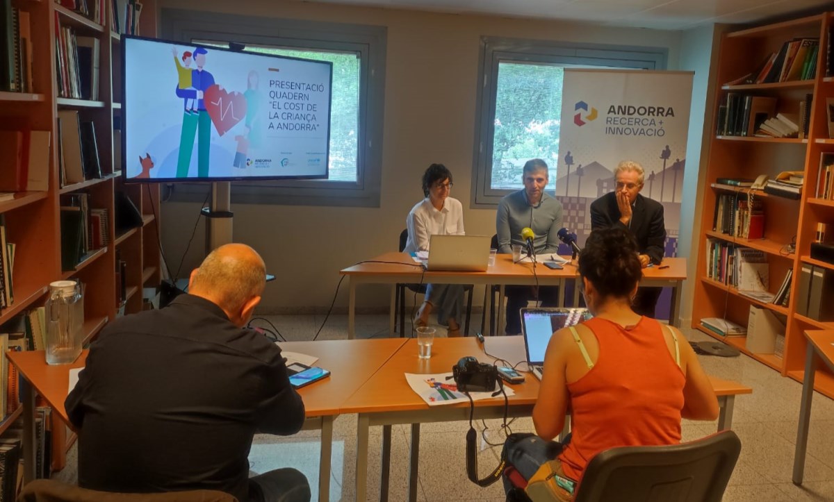 El cost mensual mitjà per criar un fill és de 747 euros