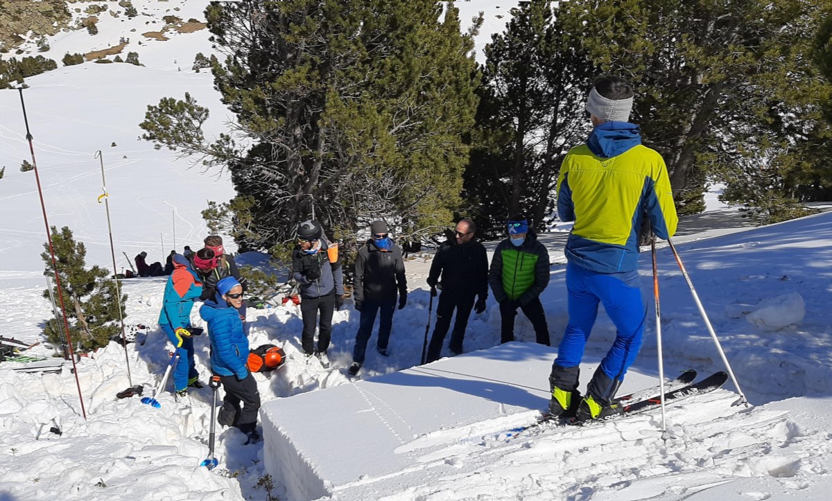 Neu, allaus i seguretat a la muntanya hivernal